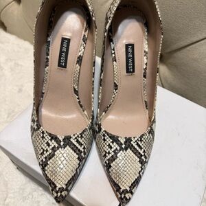Nine West Black and Cream Snakeskin Heels